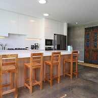 w Modern 4BR Villa With Private Pool in Paracas