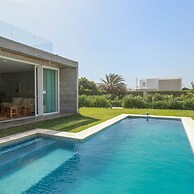 w Modern 4BR Villa With Private Pool in Paracas