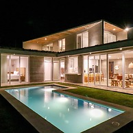 w Modern 4BR Villa With Private Pool in Paracas
