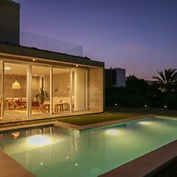 w Modern 4BR Villa With Private Pool in Paracas
