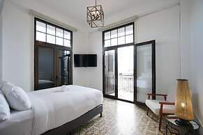 w Beautiful 2BR With Balcony in Casco Viejo