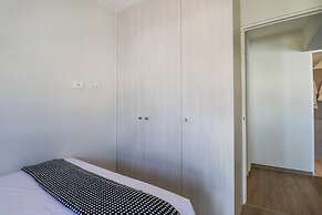 w Artistic 2BR With Balcony in Miraflores
