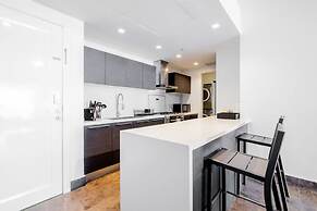 w Stunning 2BR With Terrace in YOO