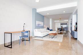 w Stunning 2BR With Terrace in YOO