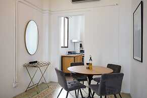 w Spectacular 1BR in Casco Viejo