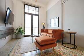 w Spectacular 1BR in Casco Viejo
