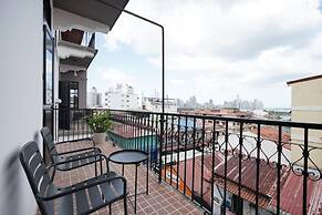 w Spectacular 1BR in Casco Viejo