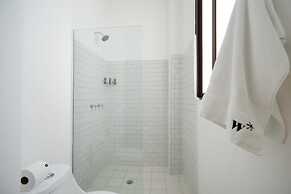 w Spectacular 1BR in Casco Viejo