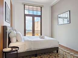 w Upscale 1BR in Casco Viejo