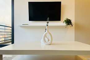 w Amazing 1BR With Balcony in Chico