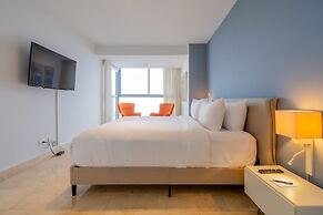 w Amazing 1BR With Balcony in YOO
