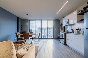w Exceptional 1BR With Balcony in Casco View