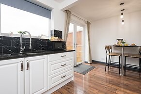 Captivating Beverley 3-bed House Private Parking