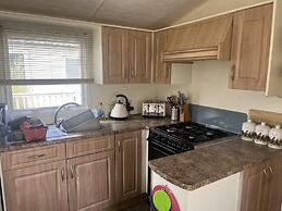 Delightful 3 Bedroom Caravan With Decking Heacham