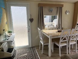 Delightful 3 Bedroom Caravan With Decking Heacham