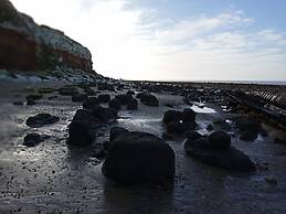 Caravan - Sleeps 8 - Decking - Pets Ok - Parking