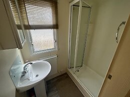 Delightful 3 Bedroom Caravan With Decking Heacham