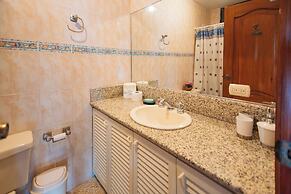 Captivating 4-bedroom Apartment in Salinas