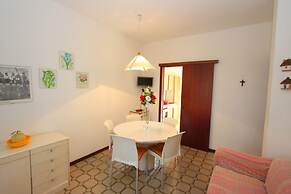 Bright House With Garden Near to the Beach - Beahost