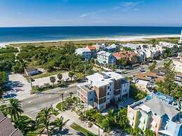 The Upper Deck in Siesta Key