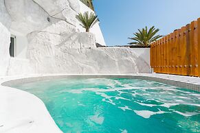 White Occhio Villa Santorini