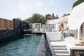 Black Occhio Villa Santorini