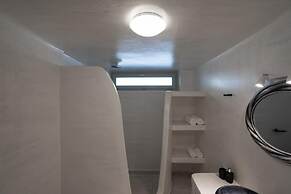 Black Occhio Villa Santorini