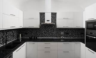 Black Occhio Villa Santorini