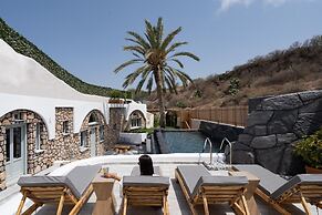Black Occhio Villa Santorini