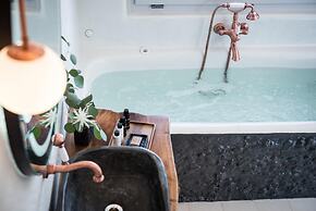 Emfasis Luxury Villa