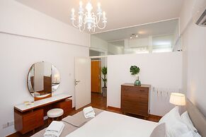 1-80 Collection Apt 301