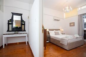 1-80 Collection Apt 301