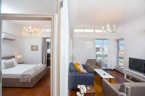 1-80 Collection Apt 301