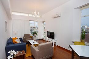 1-80 Collection Apt 301