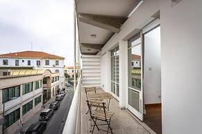 1-80 Collection Apt 202