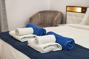 1-80 Collection Apt 202