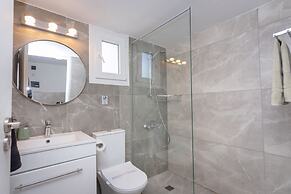 White Arches Sea View Apt No 2