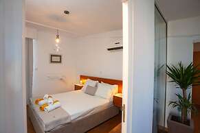 1-80 Collection 601 Penthouse