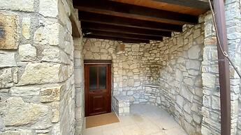 Leonys House in Dhoros