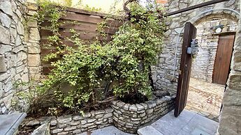 Leonys House in Dhoros