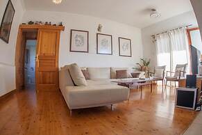 Lania Royal Oak House
