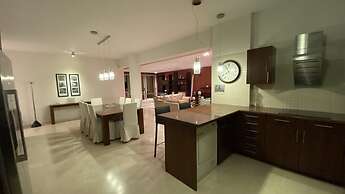 Hallmark Beach Apartment