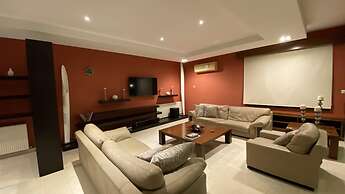 Hallmark Beach Apartment