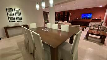 Hallmark Beach Apartment