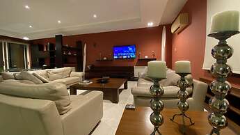 Hallmark Beach Apartment