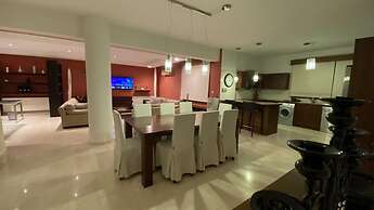 Hallmark Beach Apartment