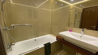 Hallmark Beach Apartment