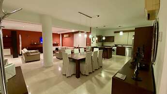 Hallmark Beach Apartment