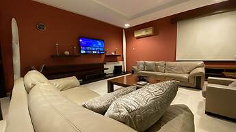 Hallmark Beach Apartment