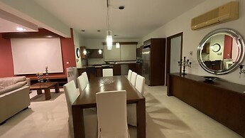 Hallmark Beach Apartment